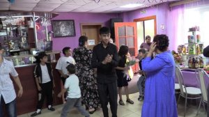 Саша  Цыбуля крестит внуков