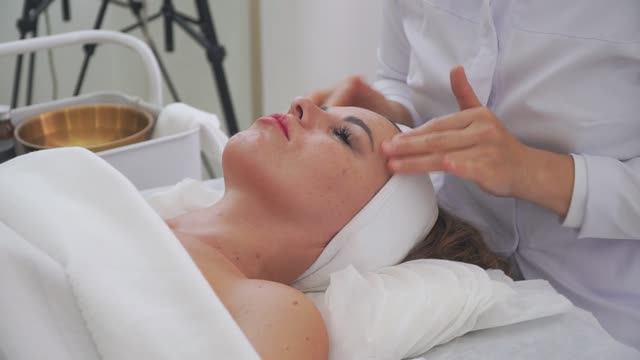 Массаж лица в IQ Ladies | Москва смотреть онлайн