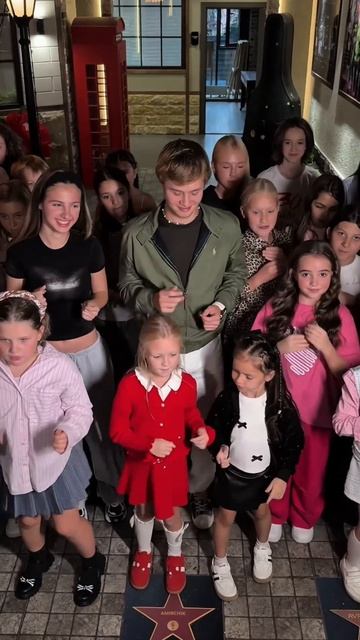 Леон Кемстач, София Берг и Академия Талантов KRB смотреть онлайн