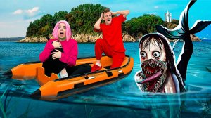 срочно! ЭТО ЧУДОВИЩЕ ОХОТИТСЯ НА НАС НА ОЗЕРЕ