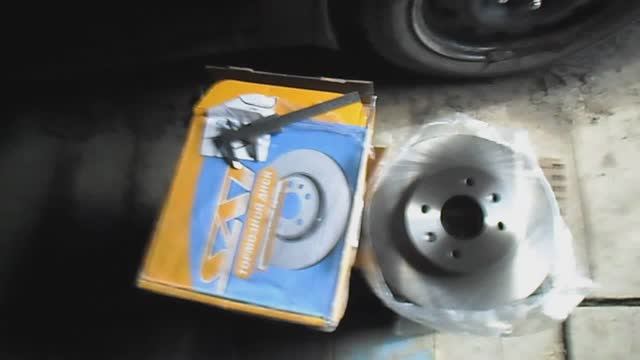 Замена переднего тормозного диска своими руками на Хендай солярис