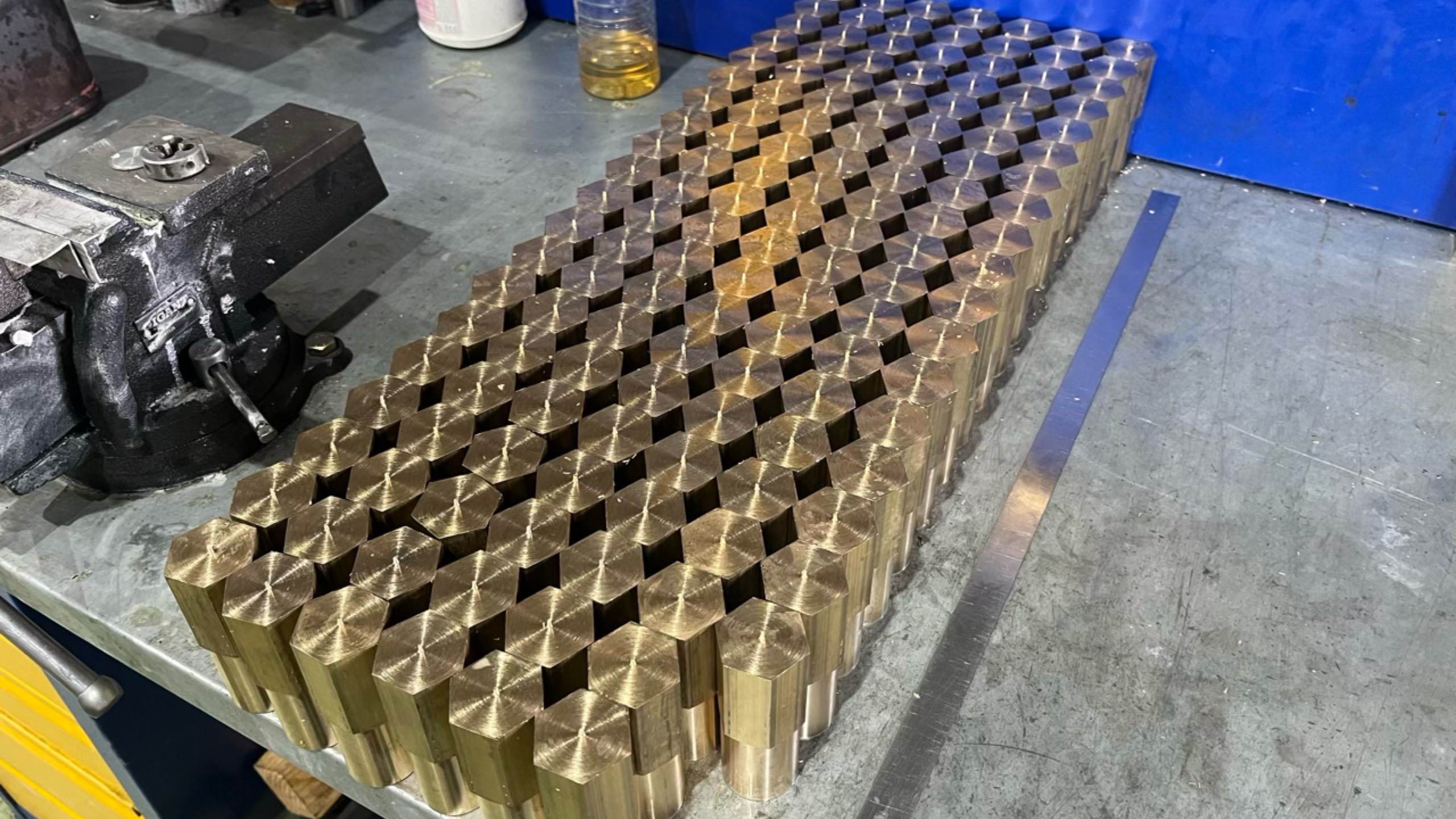 Обрабатываю латунный шестигранник S32. смотреть онлайн