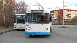 Троллейбус Екатеринбурга ЗиУ-682В [В00] №466 маршрут 33 прибывает на к/ост. Педуниверситет