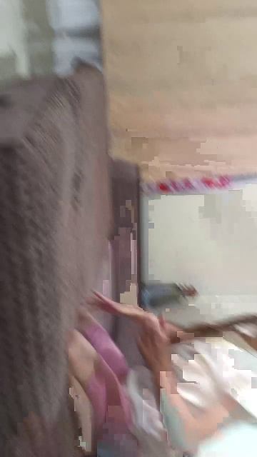 кувырки на диване.