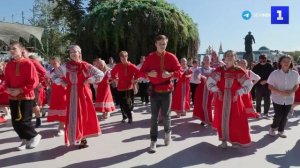 Во флешмобе «Московская кадриль» участвовали более 500 человек