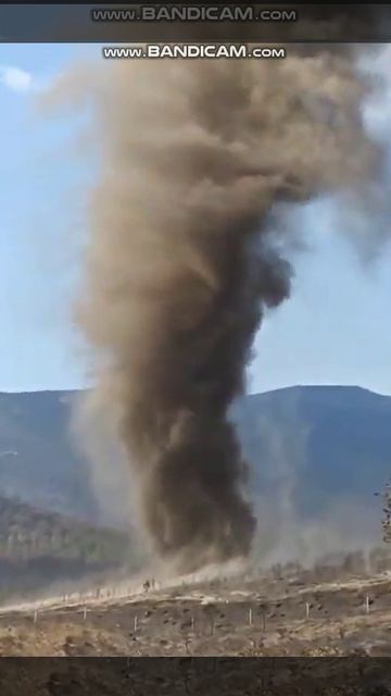 Красивый пылевой вихрь смотреть онлайн