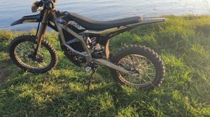 Электро эндуро Surron ultra bee 2025 г. Краткий обзор.