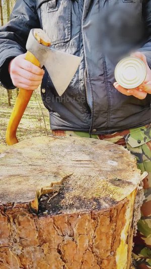 Креативные идеи и лайфхаки для активного отдыха на природе - Открыл консервы топором