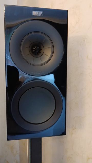 KEF R3