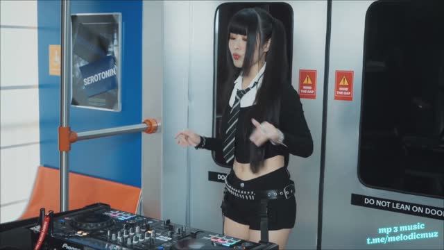 YOUNA - Melodic Techno & Peak-time Techno DJ Mix 16 @ Dubai смотреть онлайн