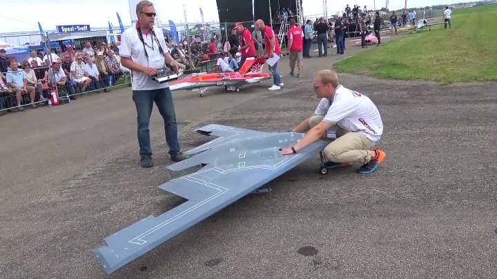 Модель самолёта «стелс» смотреть онлайн