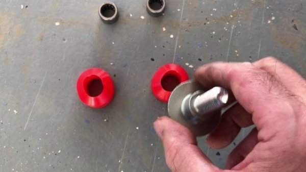 Skywell/Skyworth ET5: устранение стука передней подвески, замена резинок подрамника двигателя.