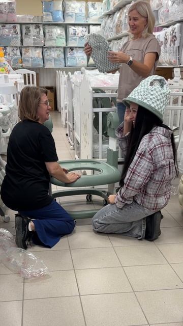 Распаковка стульчика-качельки-ходунки смотреть онлайн