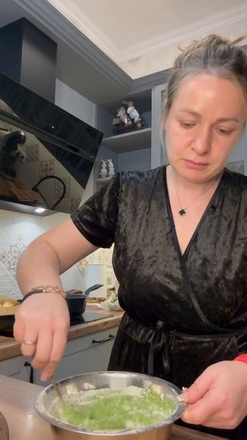 Изумрудный кекс с вишней