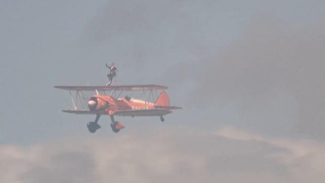 Breitling Wingwalkers - Biggin Hill Festival of Flight 2017 смотреть онлайн