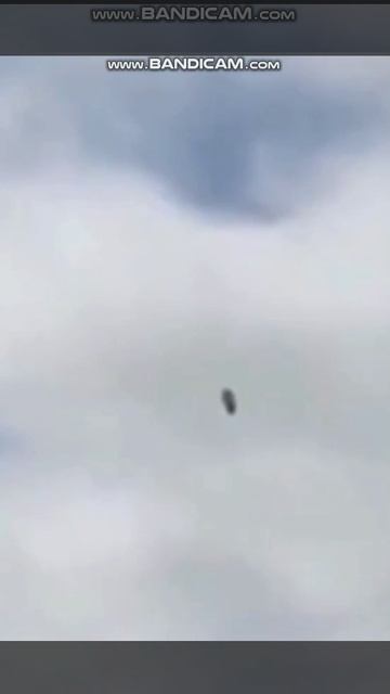 Полицейский вертолет перехватил НЛО смотреть онлайн