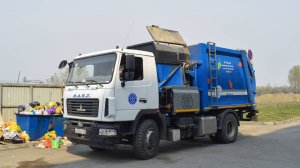 Мусоровоз МК-3554-03 на шасси МАЗ-5340C2 (В 762 НХ 122) / Garbage truck MAZ-5340C2, work.