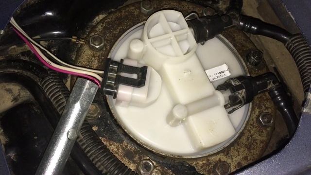 Проверка датчика уровня топлива. ВАЗ-2110.