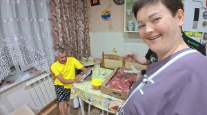 Приехали к Наташе за мясом, а уехали с ПОДАРКАМИ от бати!) Заготовили ЯЩИК телятины на ТУШЕНКУ! Влог