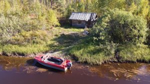 ЧЕЛОВЕК ЖИВЁТ В ТАЁЖНОЙ ИЗБЕ НА КРАЮ СВЕТА. РЫБАЛКА В ШТОРМ НА ОЗЕРЕ. ВЫГЛЯНУЛ ИЗ ИЗБЫ И ОБАЛДЕЛ