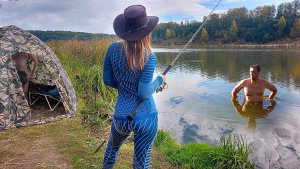 РЫБАЛКА С ЖЕНОЙ ЗАШЛА СЛИШКОМ ДАЛЕКО - 24 ЧАСА В ПАЛАТКЕ... Ловим сома! | Рыбалка с ночевкой