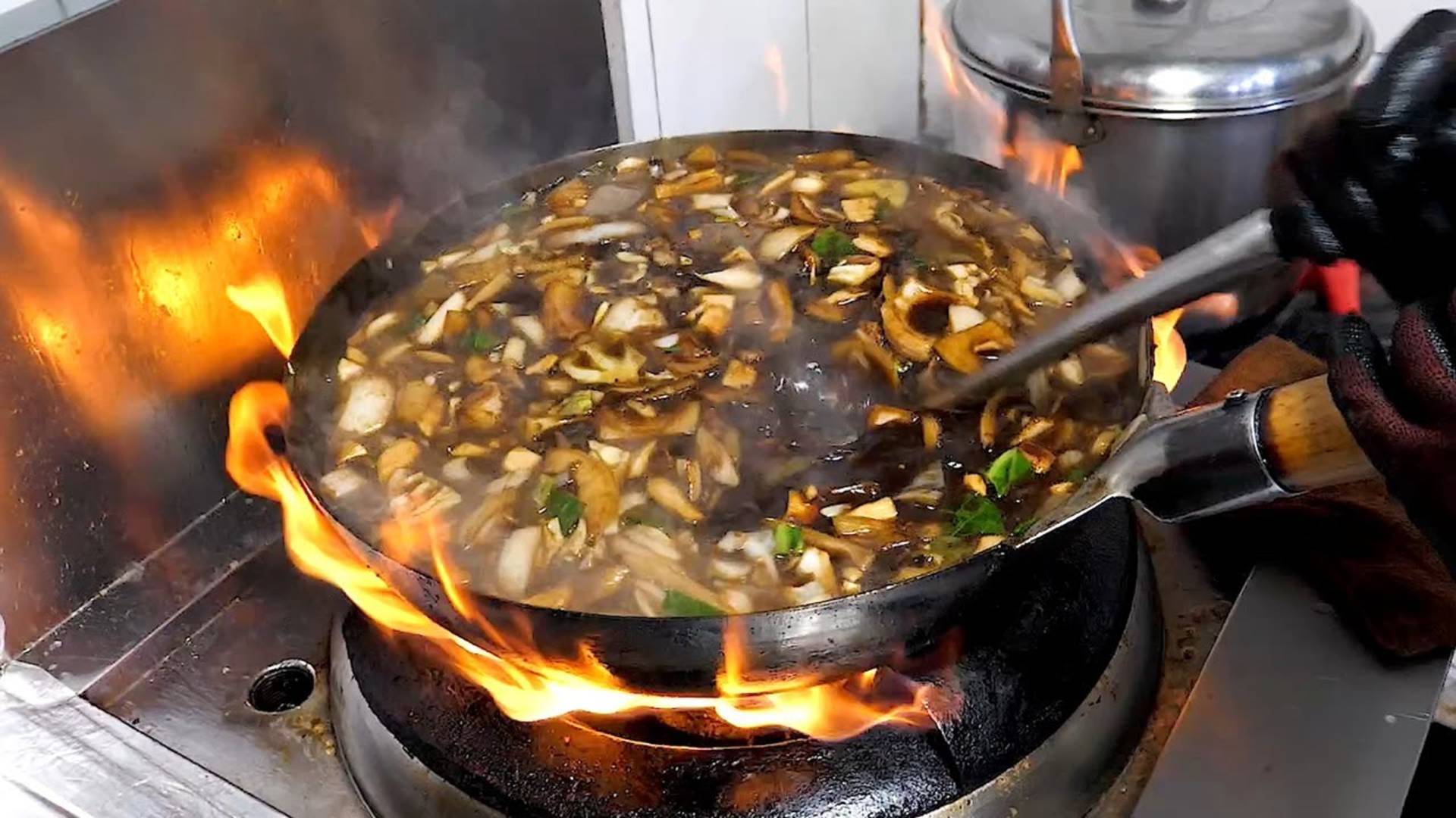 Коллекция рецептов приготовления 200 порций лапши из черных бобов (Чаджанмён) смотреть онлайн