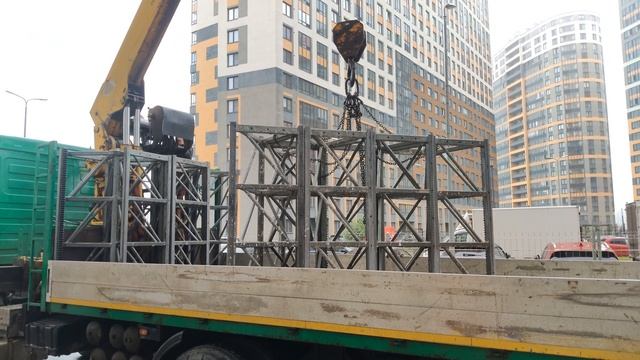 Главное в спецодежде, что бы костюмчик сидел.