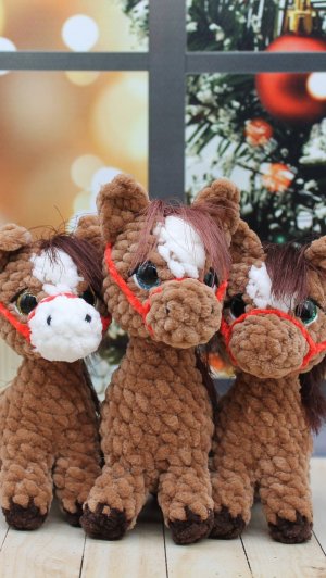 Мини лошадка из плюшевой пряжи.