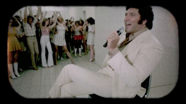 Tom Jones - What Should I Do? (Live)
