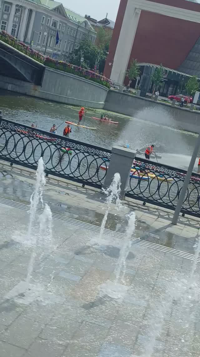 ПАРАД НА САПБОРДАХ смотреть онлайн