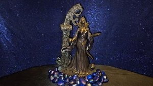 УКРЫТЬСЯ ОТ ВРАГОВ... ИНГА ХОСРОЕВА.