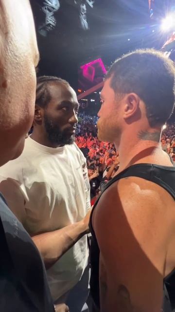 Битва взглядов Канело и Кроуфорда смотреть онлайн