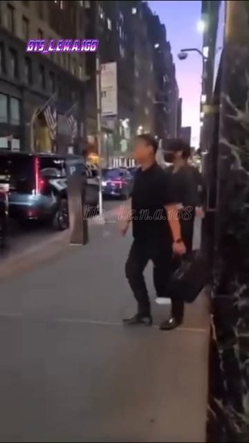 Эпизод 469 Чонгук замечен предположительно у здания Calvin Klein смотреть онлайн