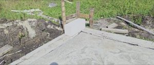 Кладка первого ряда блоков из газобетона