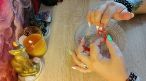 Любит ли вас загаданный человек 💞 гадание на свече