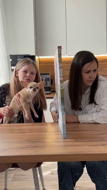 Кто из нас лучше врёт челлендж😂 Вика врёт👌 #челлендж #комедия #семья #игра смотреть онлайн