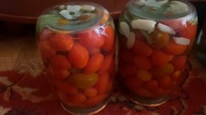 Томаты черри. Замариновала в литровых банках