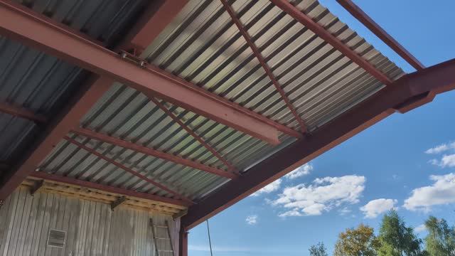 Монтаж профлиста  и про электротельфер