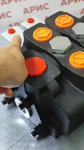 Гидрораспределитель с гидравлическим управлением на 250 лмин. управление через джойстик arisufa