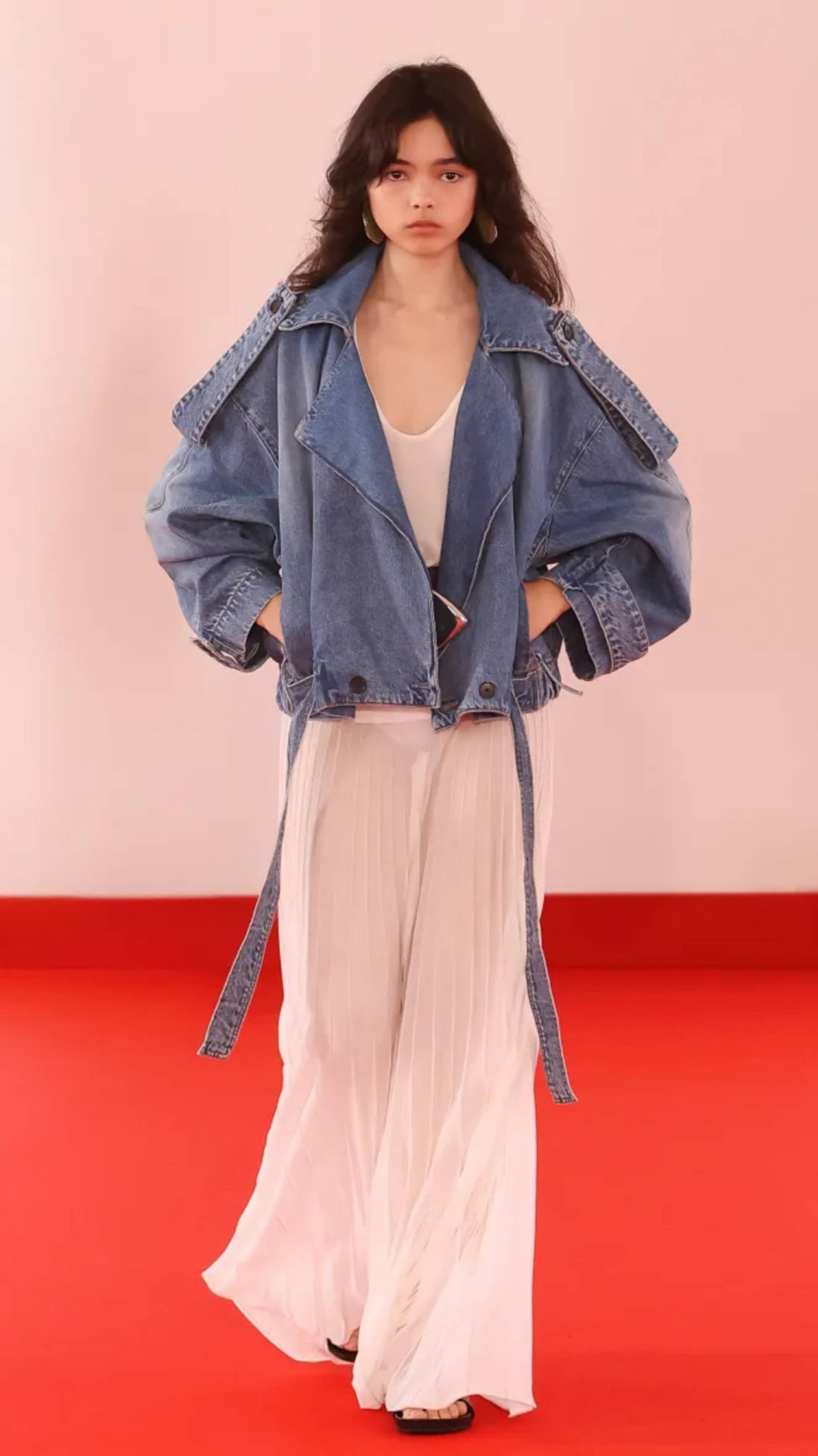 Brandon MAXWELL показал ковбойскую коллекцию весна–лето 2026 смотреть онлайн