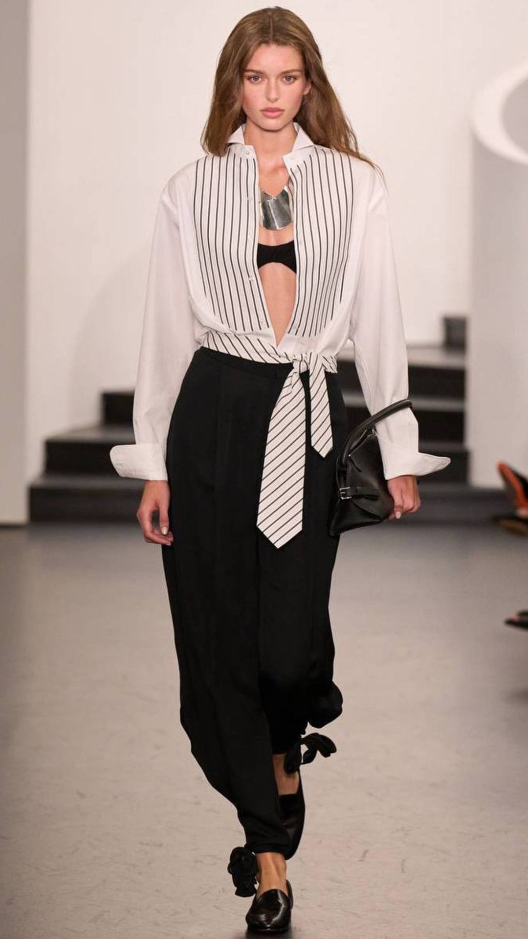 Ralph Lauren показал женскую коллекцию весна–лето 2026 смотреть онлайн