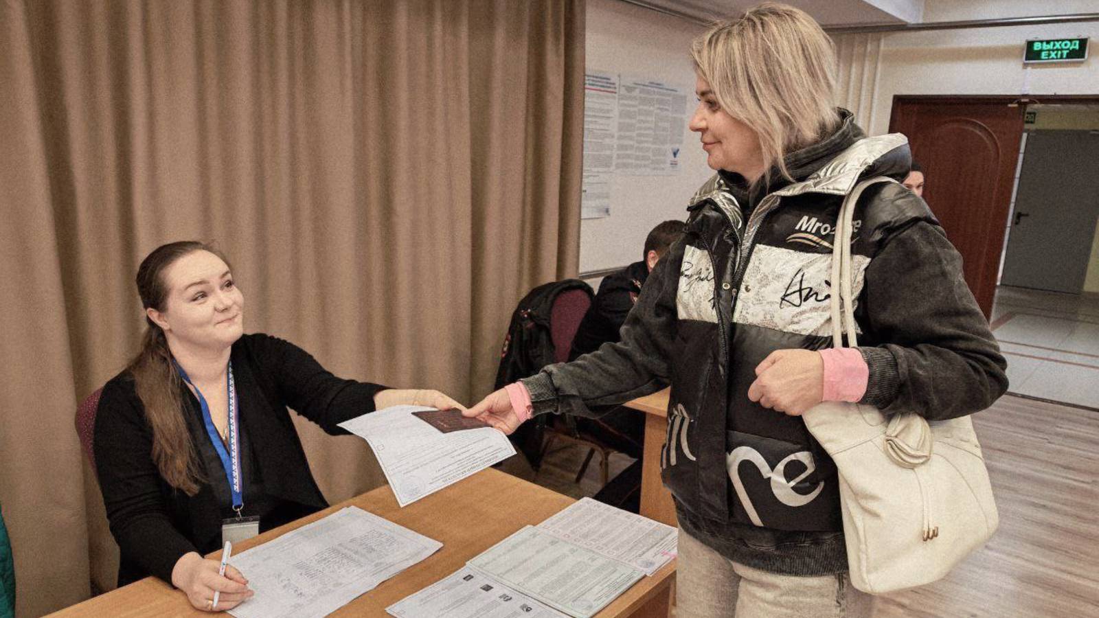 ЗАЩИТА КАНДИДАТСКОЙ / Работники компании голосуют на избирательных участках смотреть онлайн