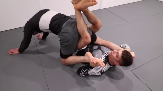 08. Leg Knot Knee Bar and Toe Hold