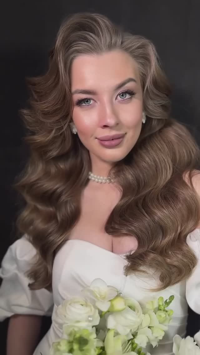 Стойкие объемные локоны на плойку #прическа #укладка #волосы #локоны