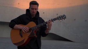 ВИРТУОЗНО ВЖАРИЛ БАТАРЕЙКУ НА ГИТАРЕ