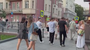 🚶 Невероятная Москва 2025 — прогулка по улицам и жизнь в России