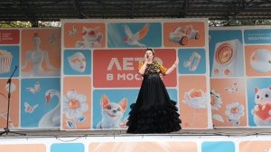 На конкурсе "Наш мир 21 век" Елена Суворова песня "Полюбила-полюбила"