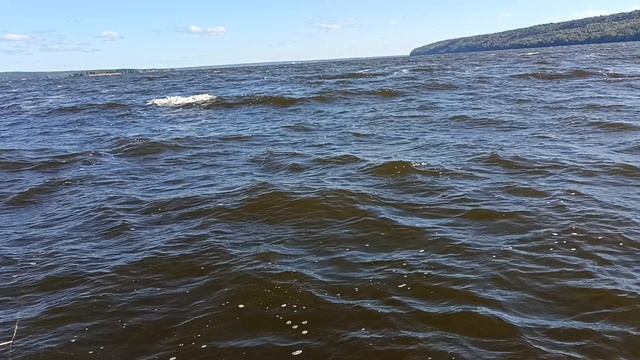 Сегодня штормит на Волге.