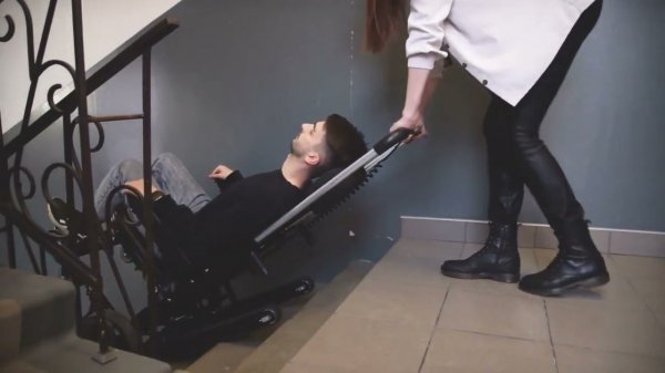 Кресло-каталка с лестничным подъемником MET LIFTER