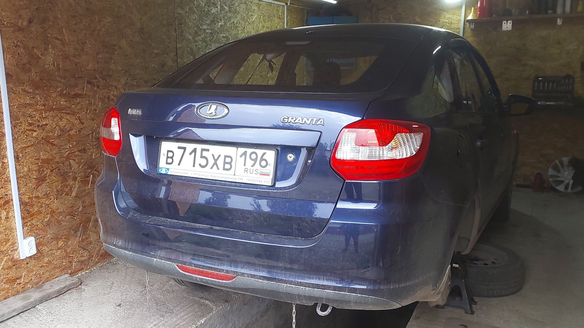 Замена амортизаторов, тросов ручника, тормозных колодок и задних ступичных подшипников на ладе Грант смотреть онлайн